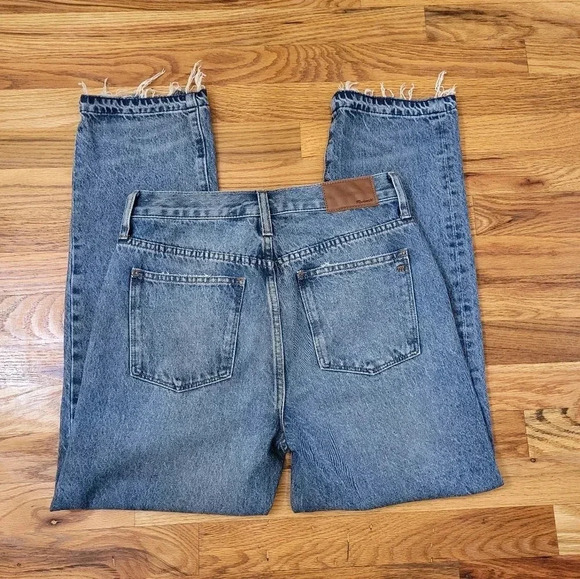 Madewell Classic High-Rise Old School Distressed Straight Leg Jeans(26) - Picture 7 of 12